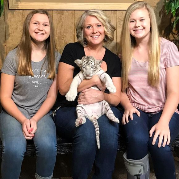 Meet your Posher, Monica - Picture 1 of 1